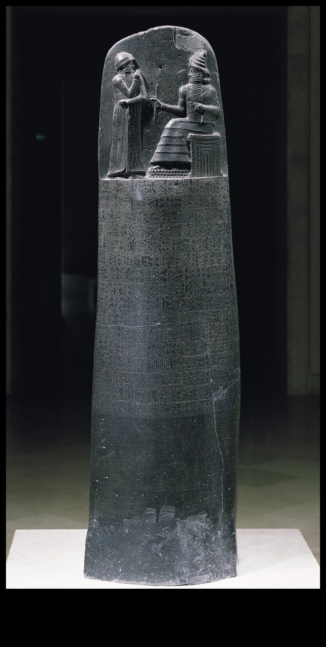 Hammurabi'nin Sanattaki Kanunları: Mezopotamya Kültüründeki Hukuki Temalar