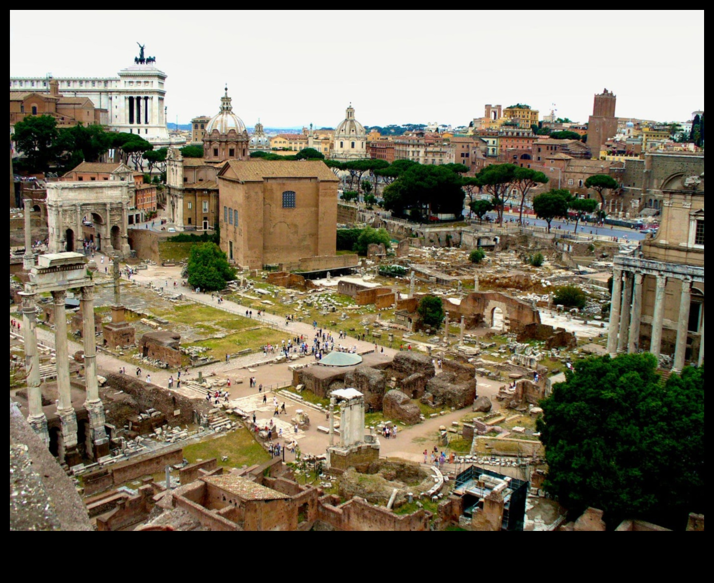 Forum Cepheleri: Antik Roma'nın Kamusal Alanlarının Sanatsal Görkemi